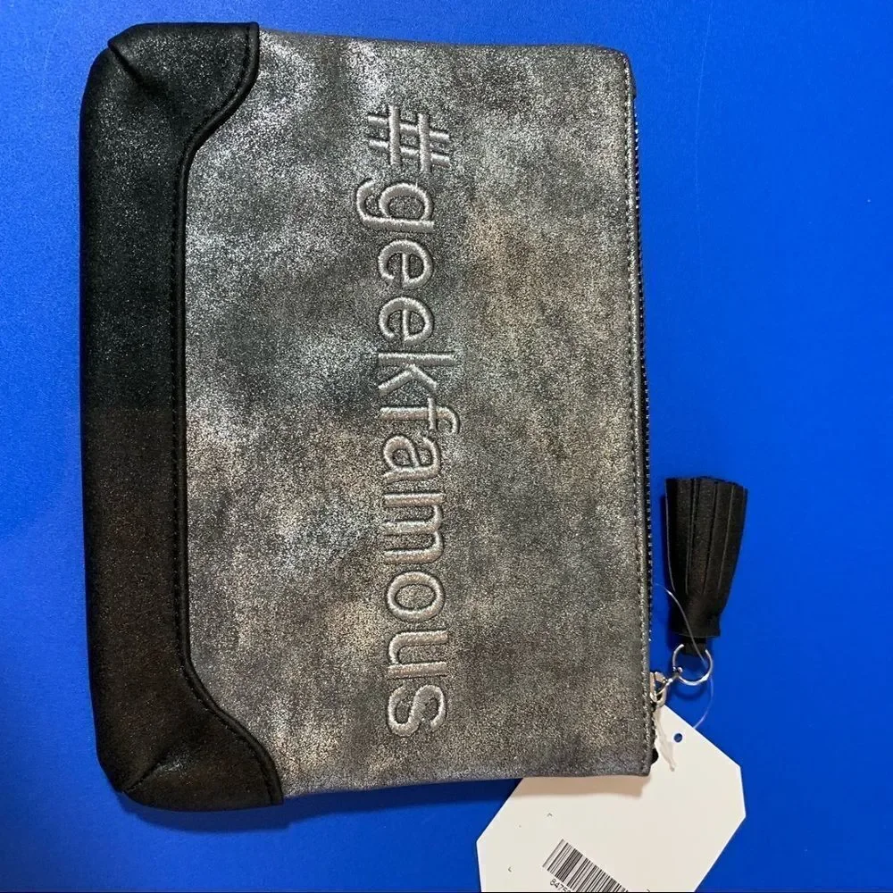 #geekfamous makeup bag‎